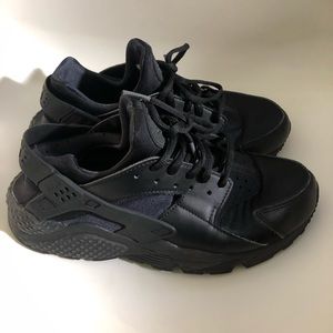 Black Air Huarache Run